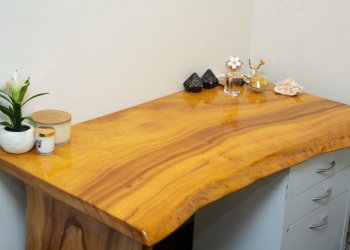 camphor-laurel-solid-timber-slabs-table-01
